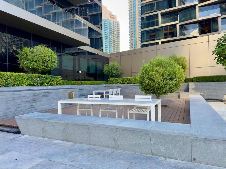 First Class 1br Charming City Views