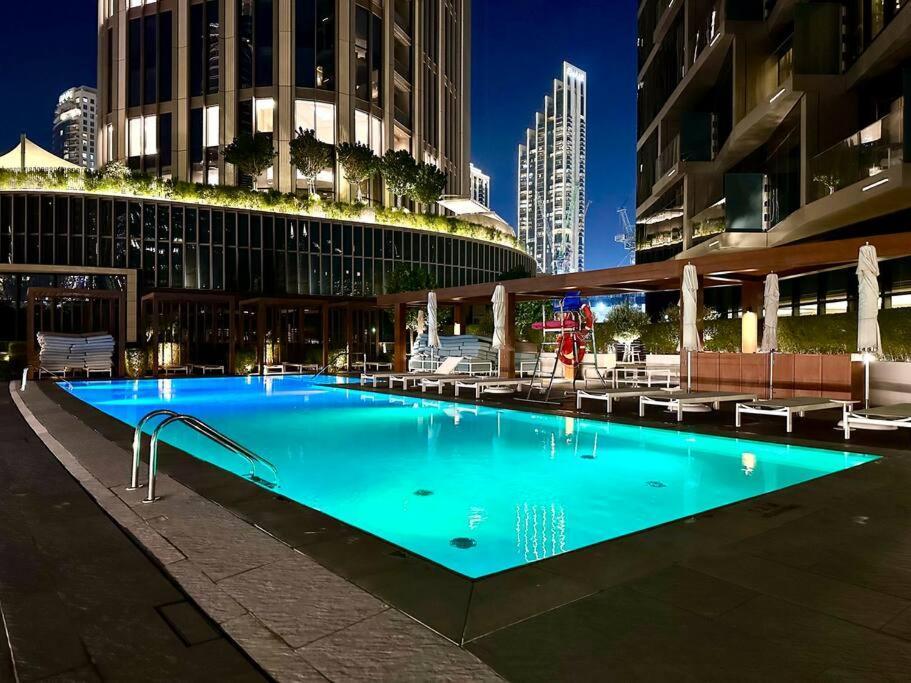 First Class 1br Charming City Views *