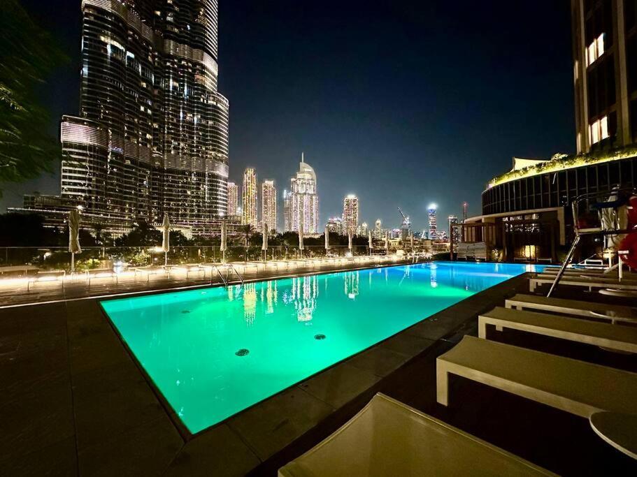 First Class 1br Charming City Views