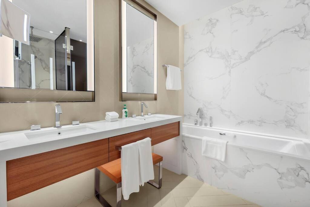 First Class 1br Charming City Views Dubaï