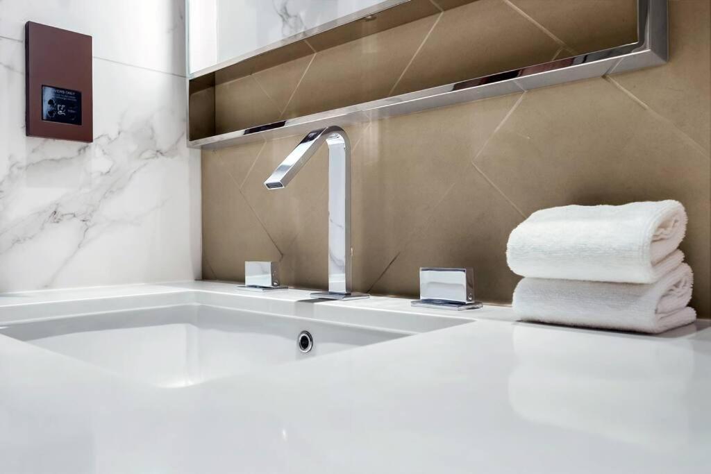 Appartement First Class 1br Charming City Views *