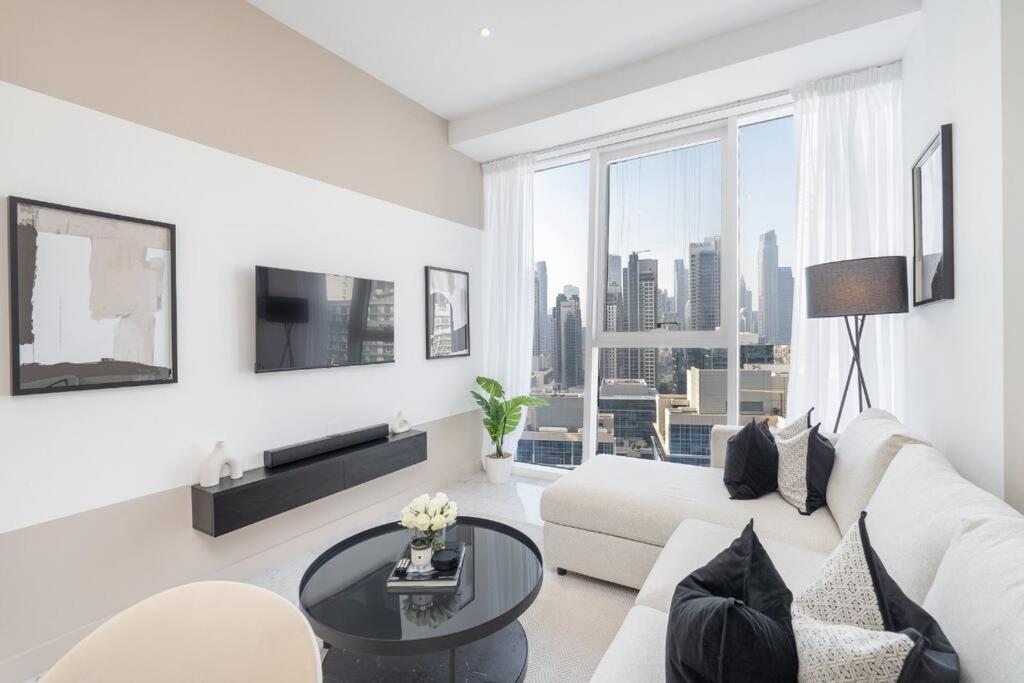 Stunning Stay In Business Bay With Burj Khalifa Views And A Luxurious Swimming Pool Dubai