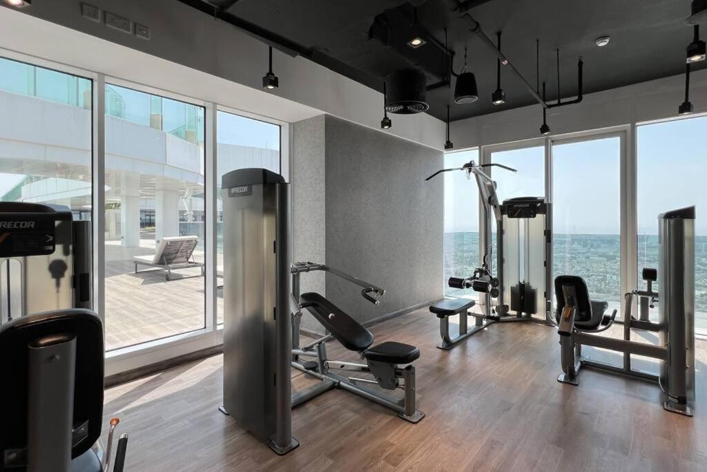 Chic 2 Bed Near Trade Centre With 5 Star Amenities Apartamento