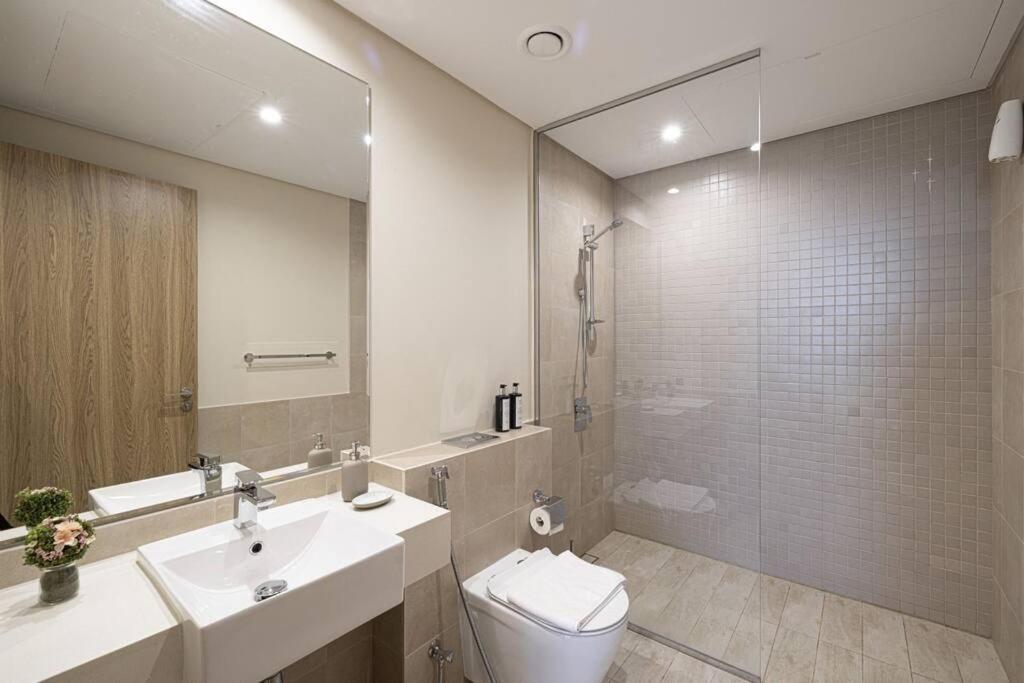 Chic 2 Bed Near Trade Centre With 5 Star Amenities * Dubai