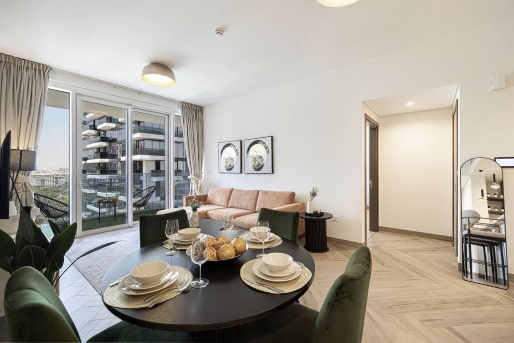 Chic 2 Bed Near Trade Centre With 5 Star Amenities Dubai