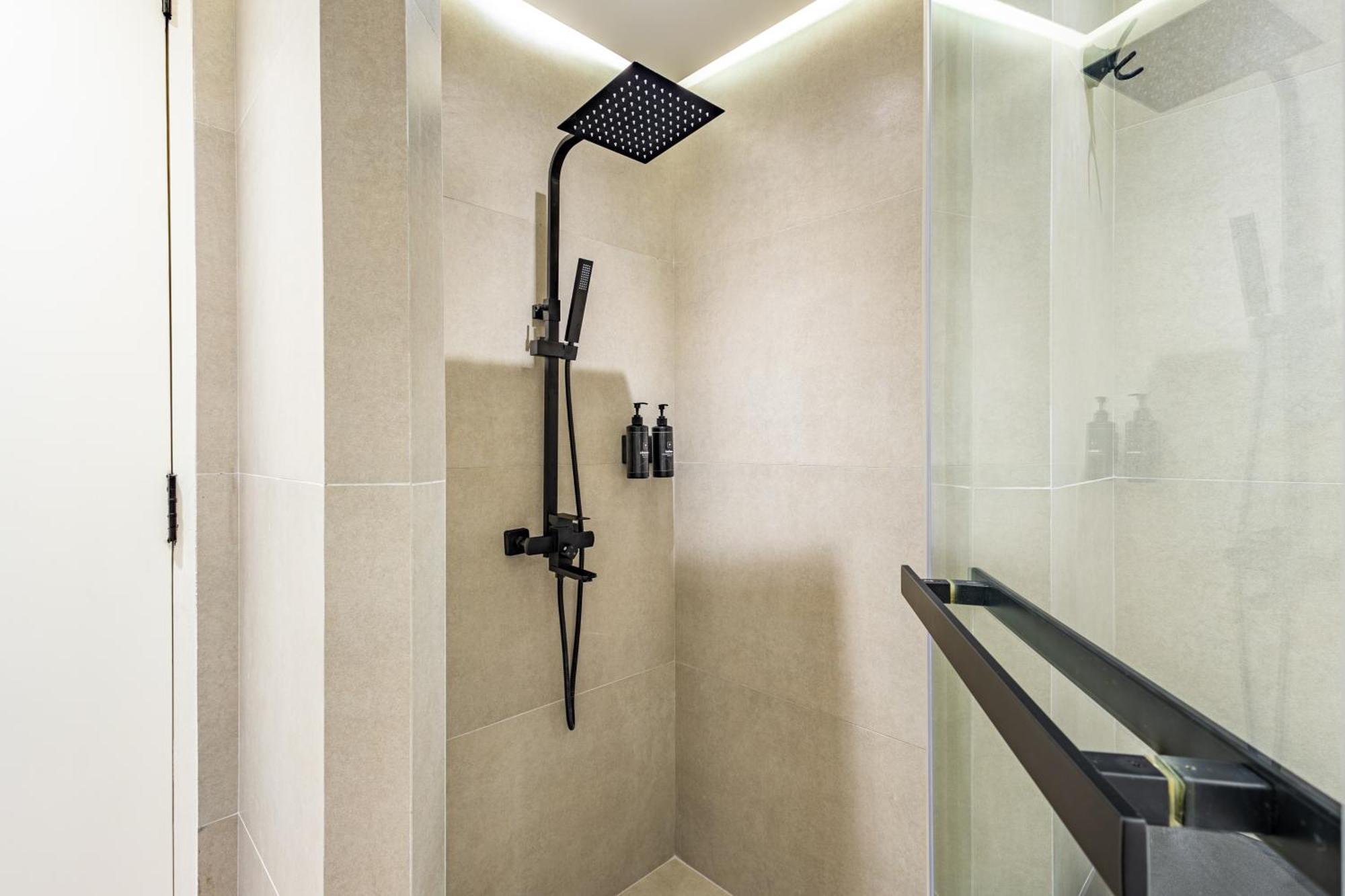 Upgraded 1br Retreat With Iconic Burj Khalifa Views Apartemen *