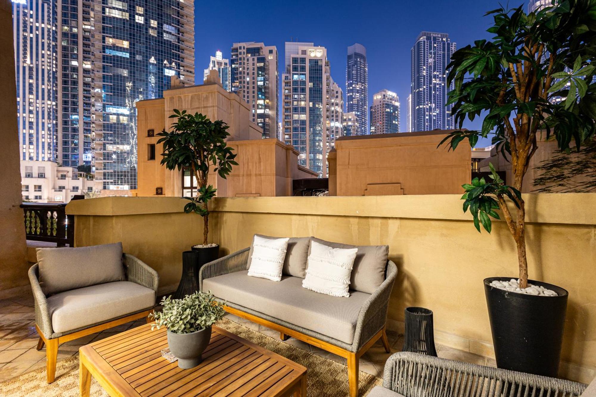 Apartemen Upgraded 1br Retreat With Iconic Burj Khalifa Views Dubai