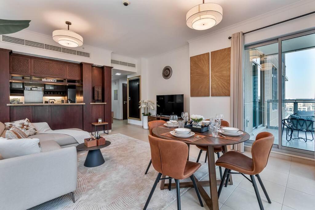 Modern 1-bedroom With Stunning Views *