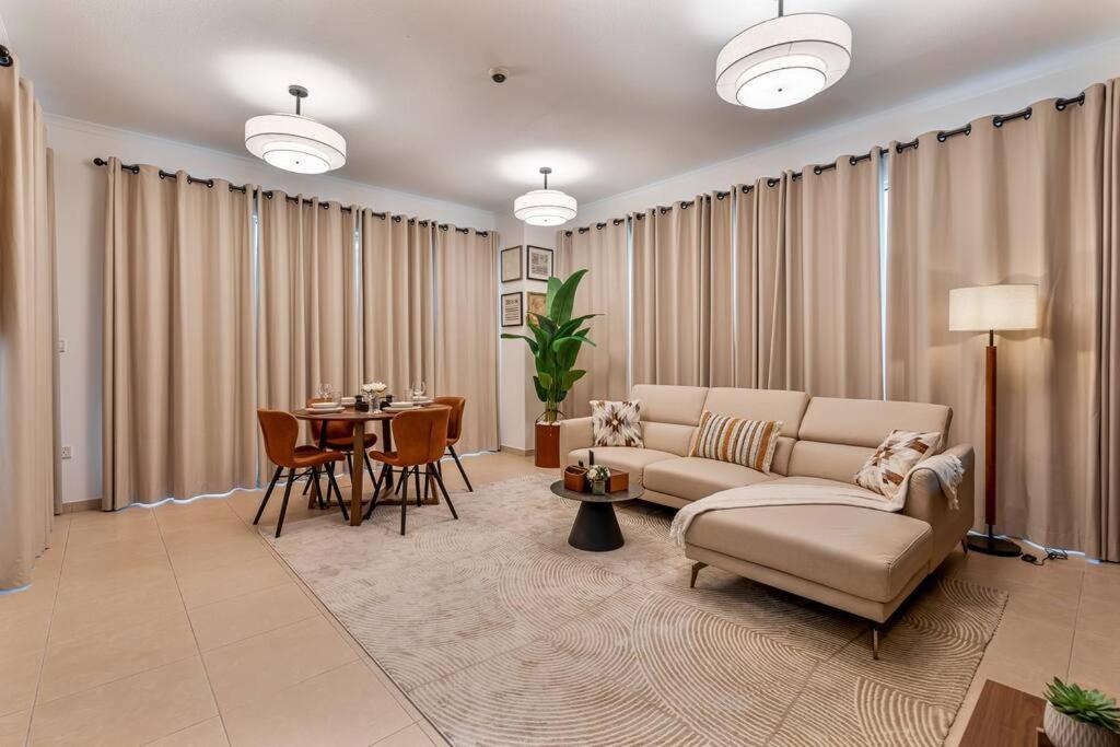 Modern 1-bedroom With Stunning Views Appartement
