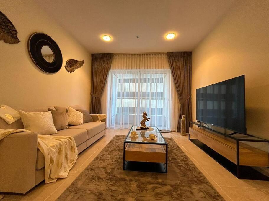 Appartement 1bhk In Marina Near Tram *