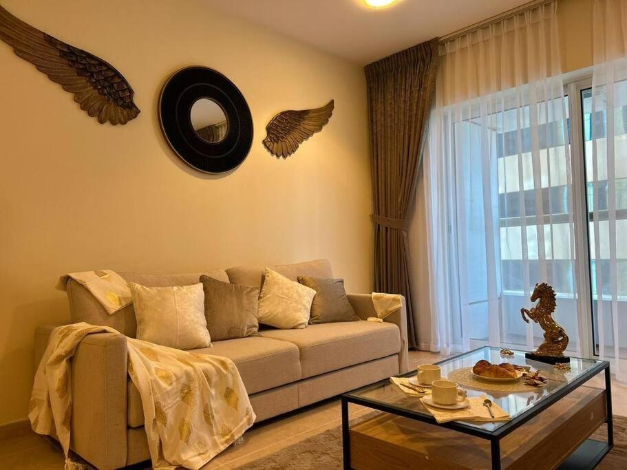 Appartement 1bhk In Marina Near Tram *