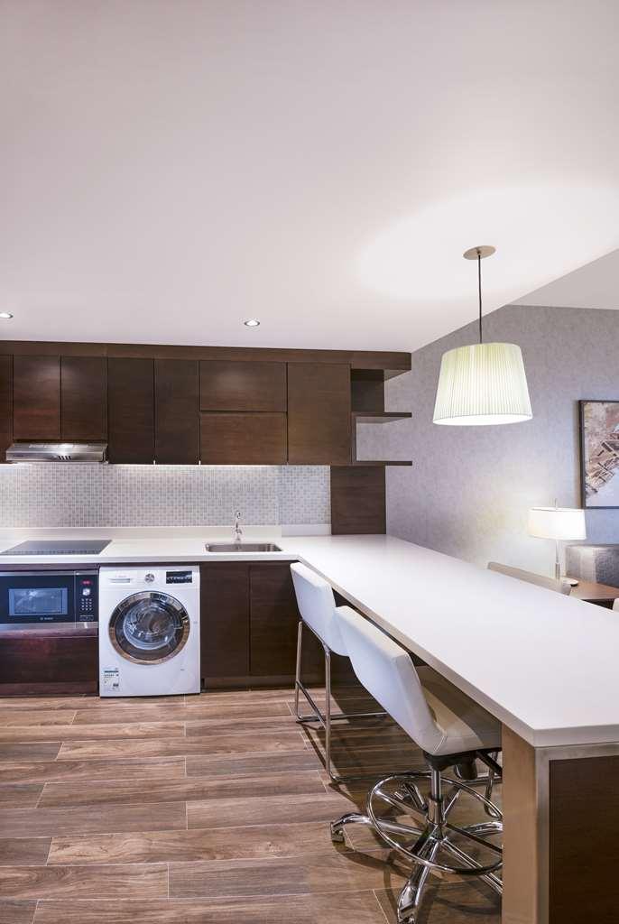 Hyatt Place Wasl District Hotel 4*