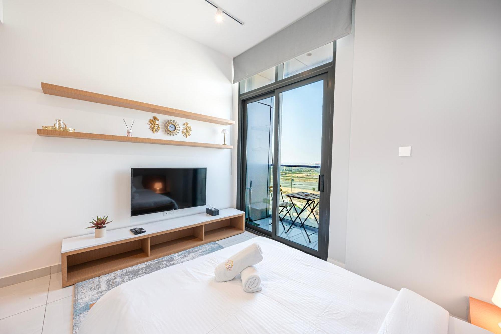 Luxury In Dubailand - Apartemen