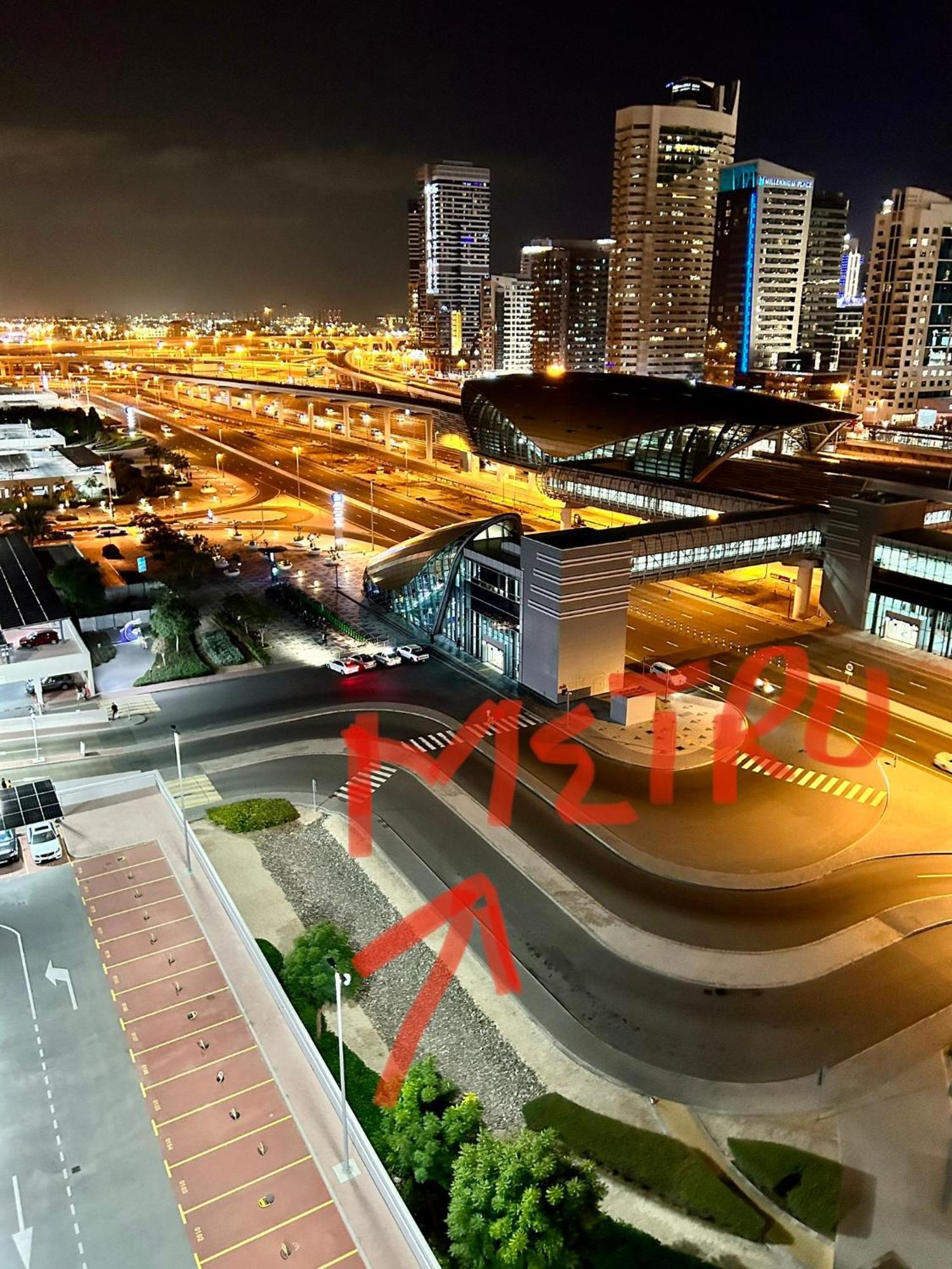 Chic Near Metro ! * Dubaï