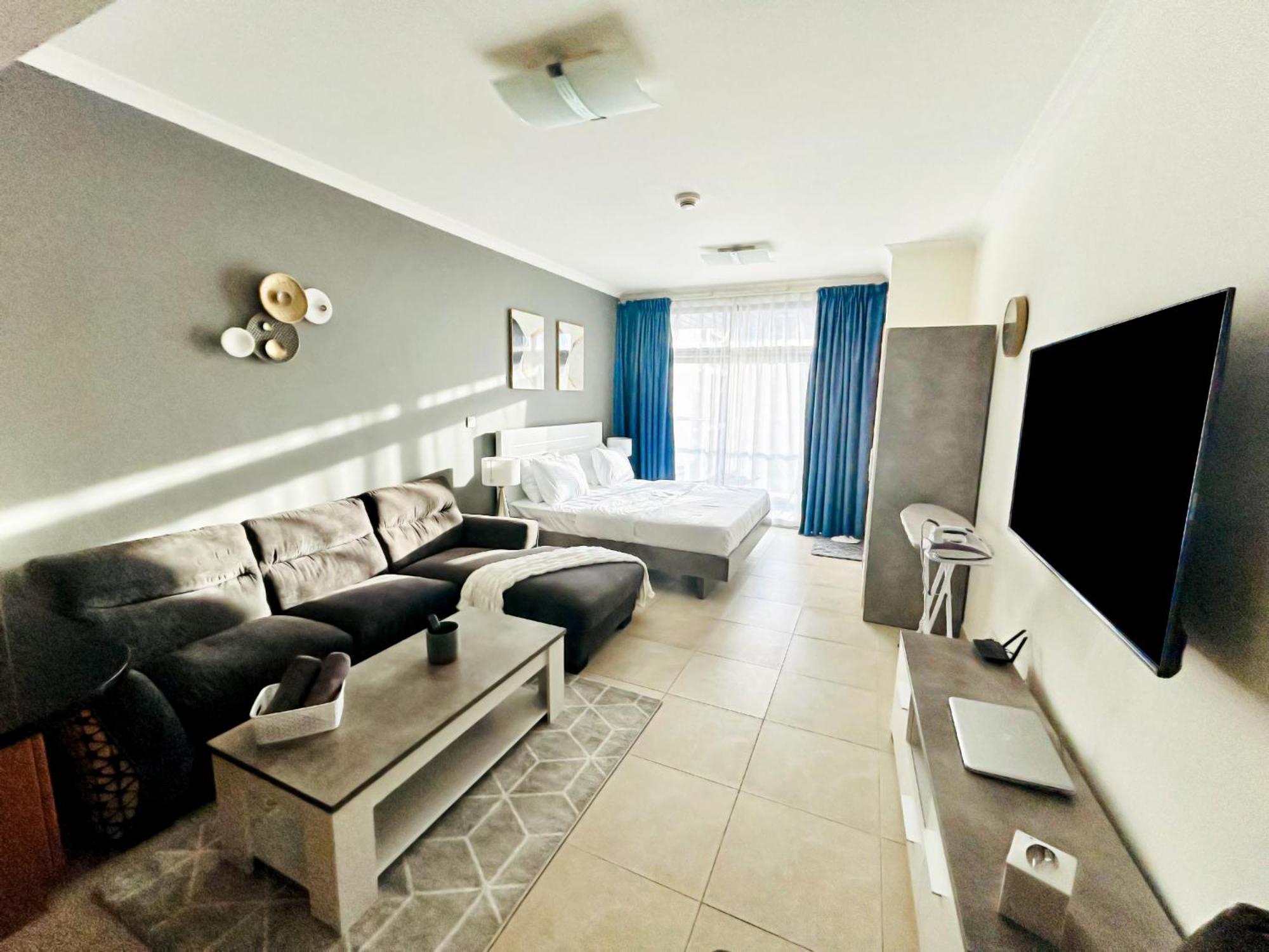 Chic Near Metro ! Appartement Dubaï