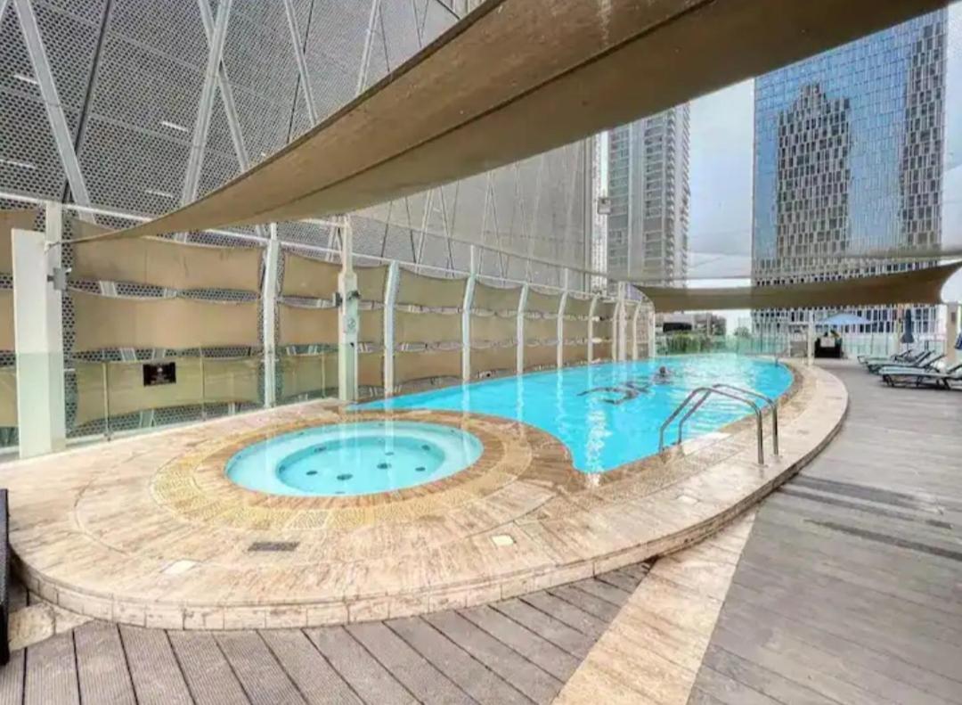 Superb 1 Bedroom Next To Burj Khalifa And Mall *