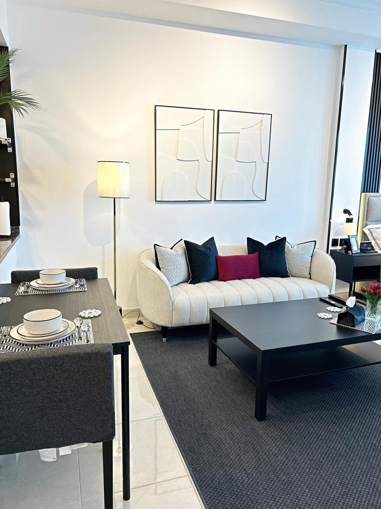 Stylish 5 Minutes Away By Car From Burj Khalifa Apartamento