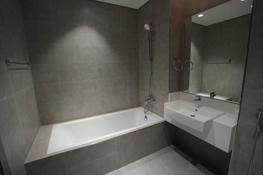 Lagoon-residence 11-district One Dubai