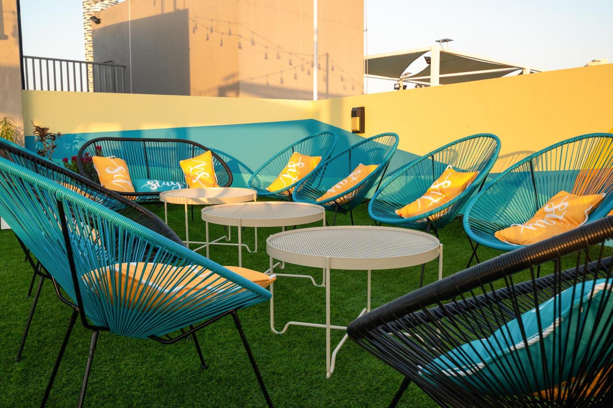 Izzzi Life Mint Apartahotel *