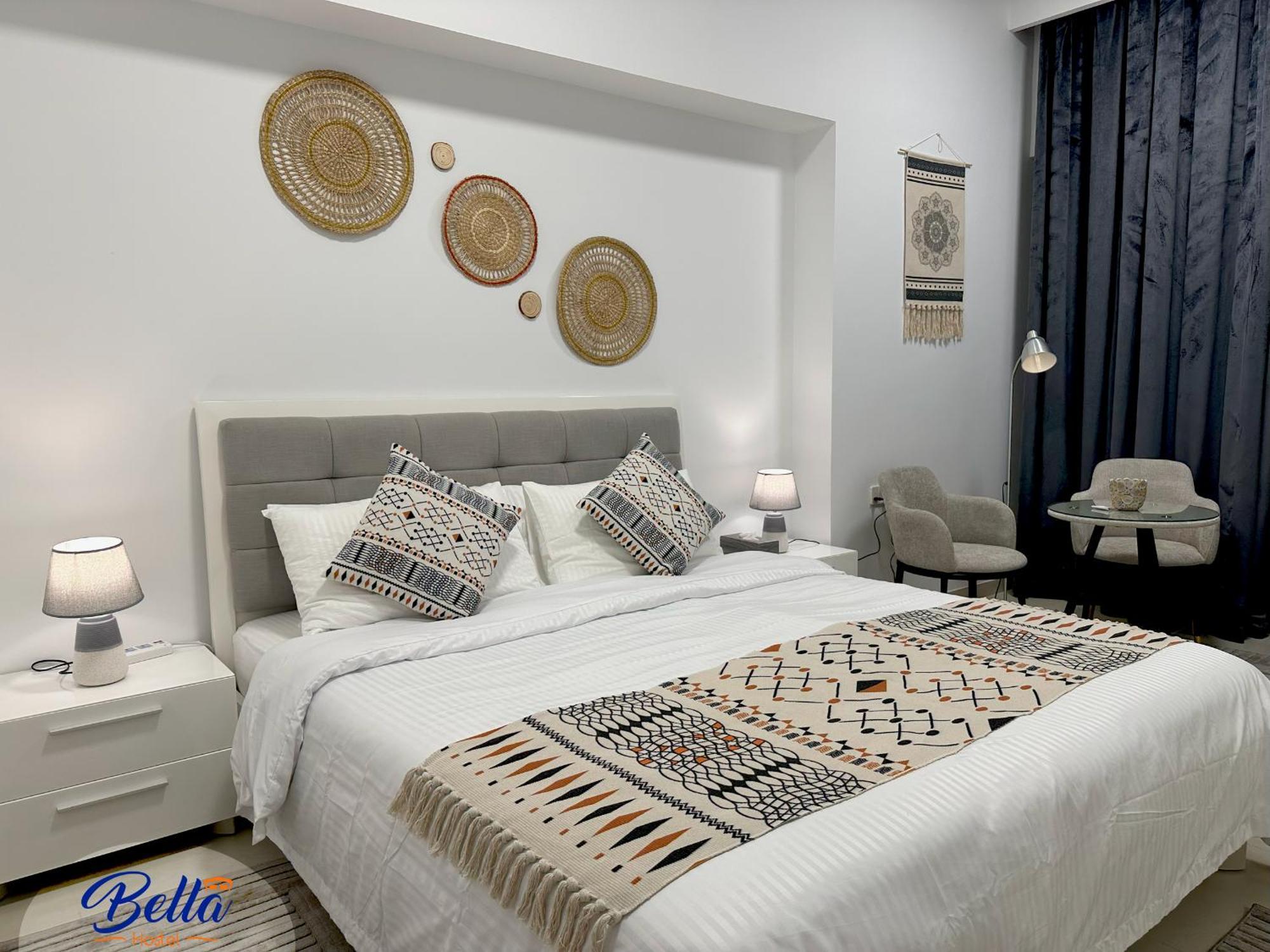 Bella - Luxury Private Master With Balcony Accommodatie bij particulieren