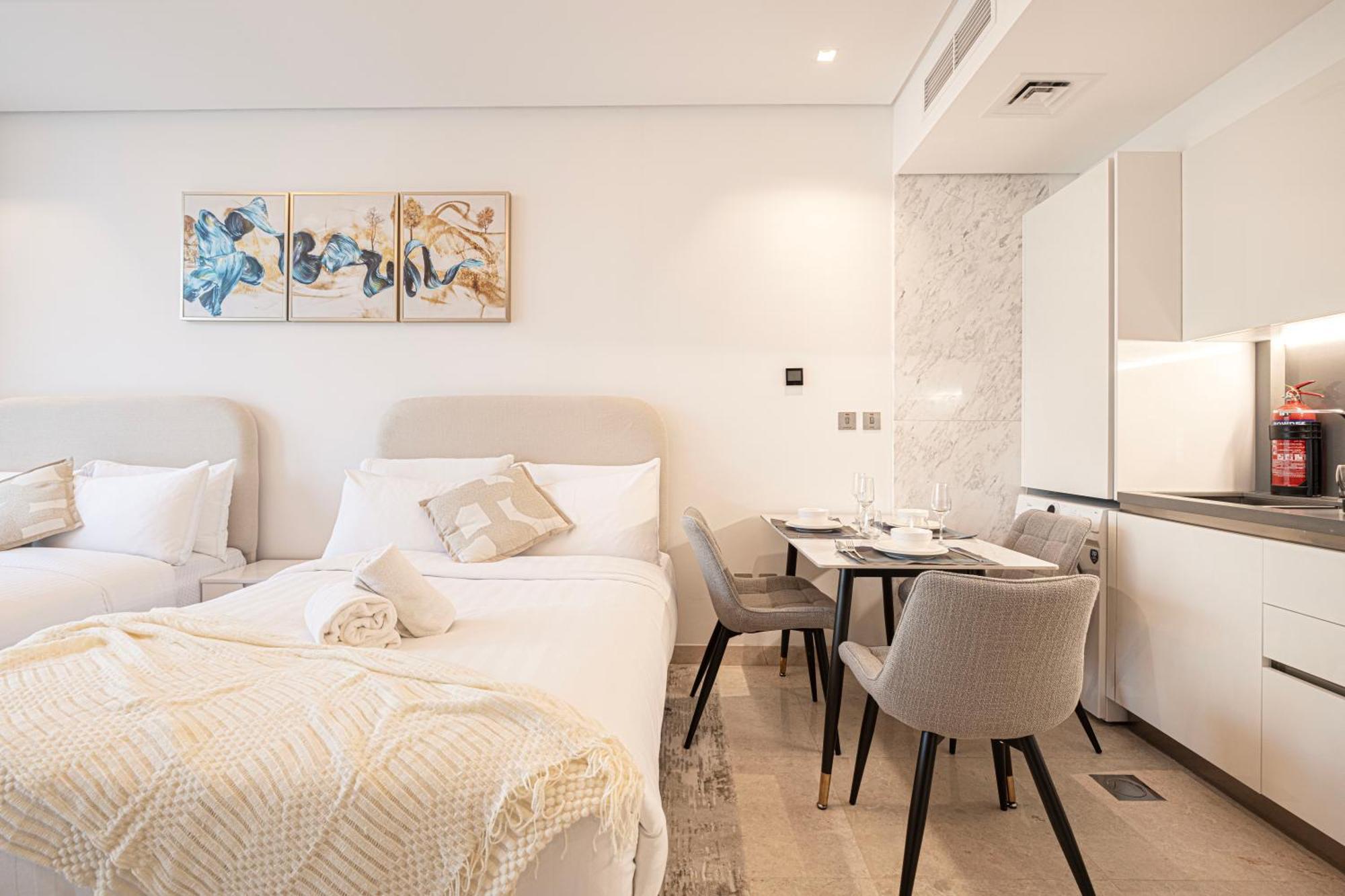 Outstanding New With 2 Double Beds,in Downtown Appartement