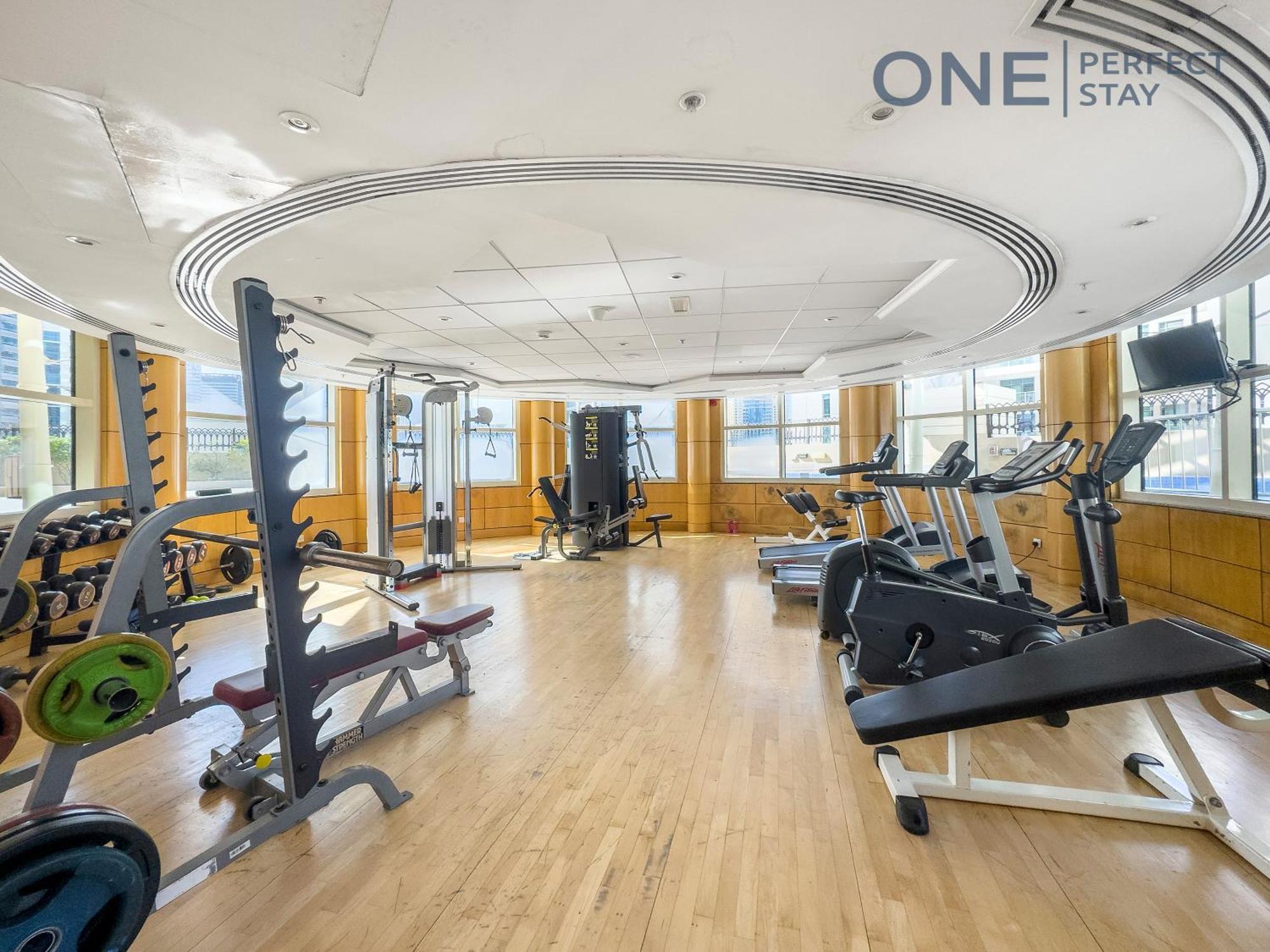Amazing 3br With Maid In Marina With Pool & Gym Appartement Dubaï