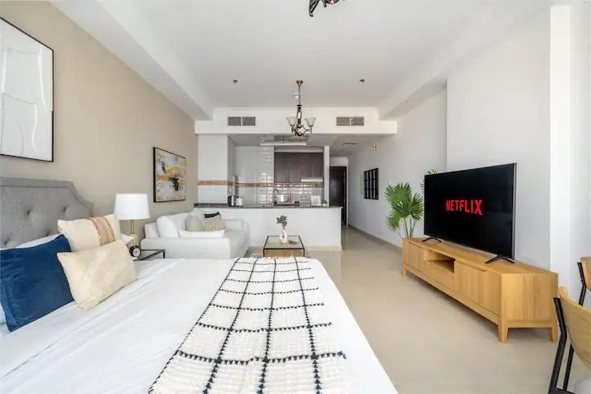 Luxurious With Canal View In Court Tower Appartement *