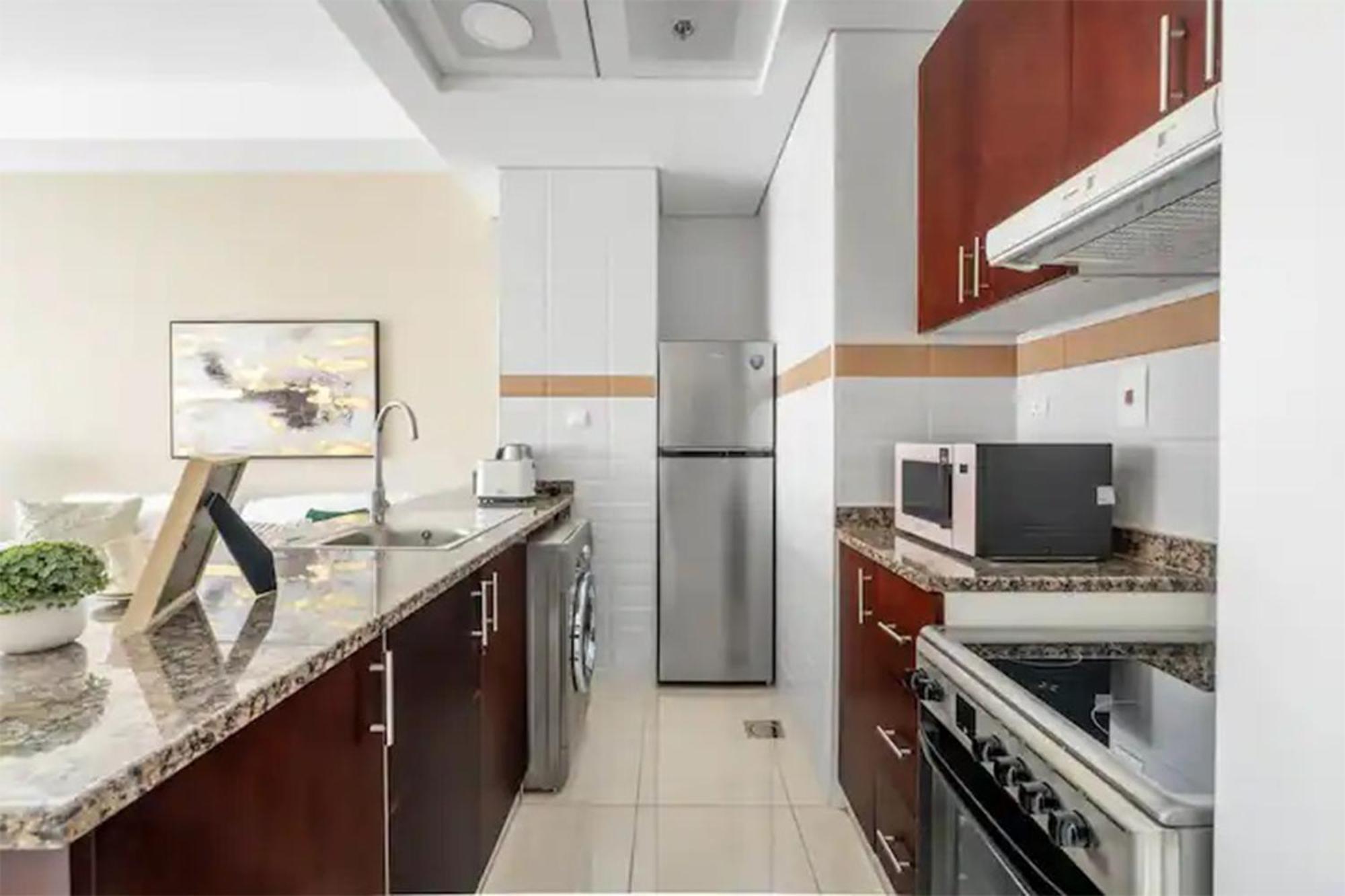 Luxurious With Canal View In Court Tower Appartement *