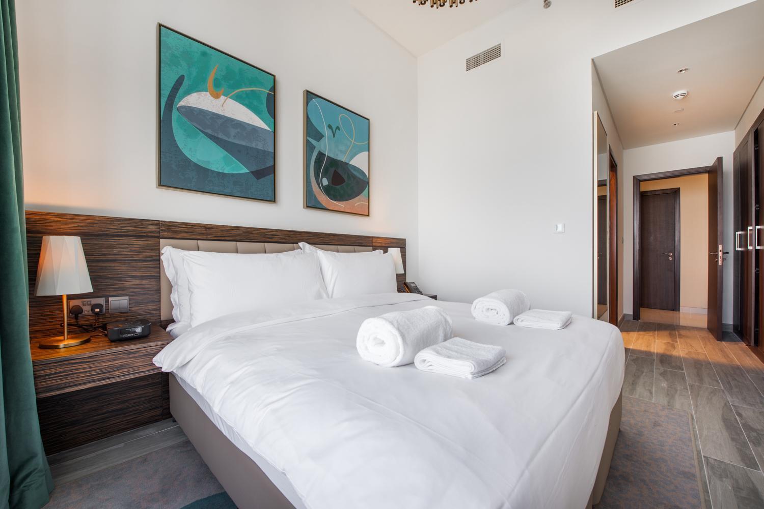 Stunning Views & Palm Marina Views & 39th Floor