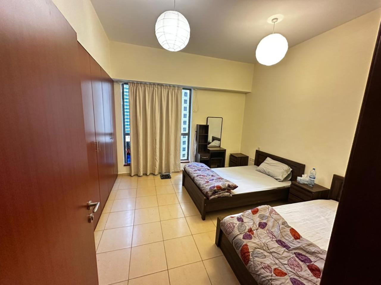Spacious Bedroom Jbr Walk Near Tram & Dubai