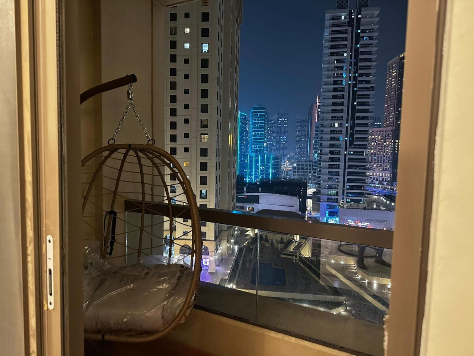 Spacious Bedroom Jbr Walk Near Tram & Gæstehus