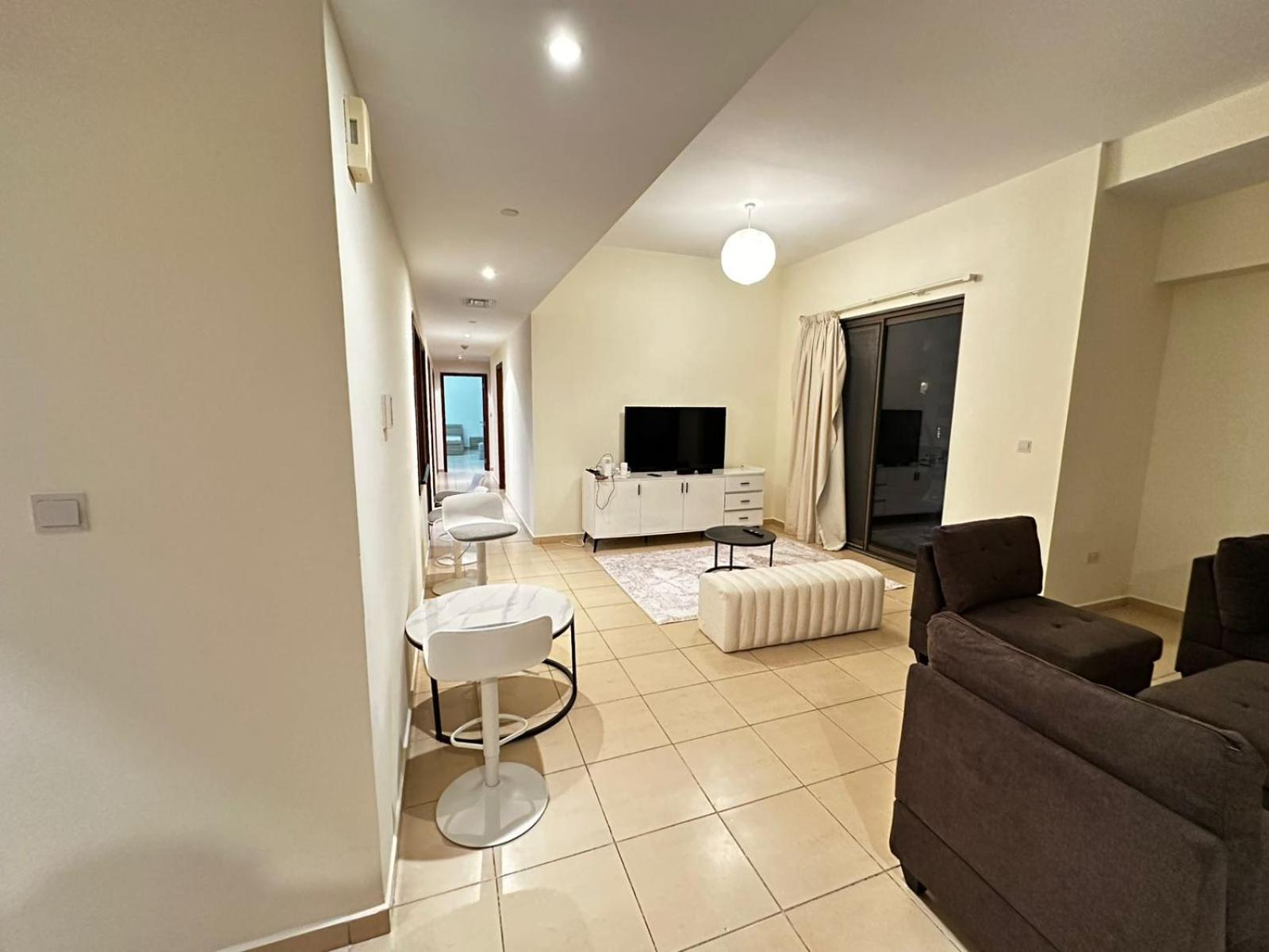 Spacious Bedroom Jbr Walk Near Tram & *