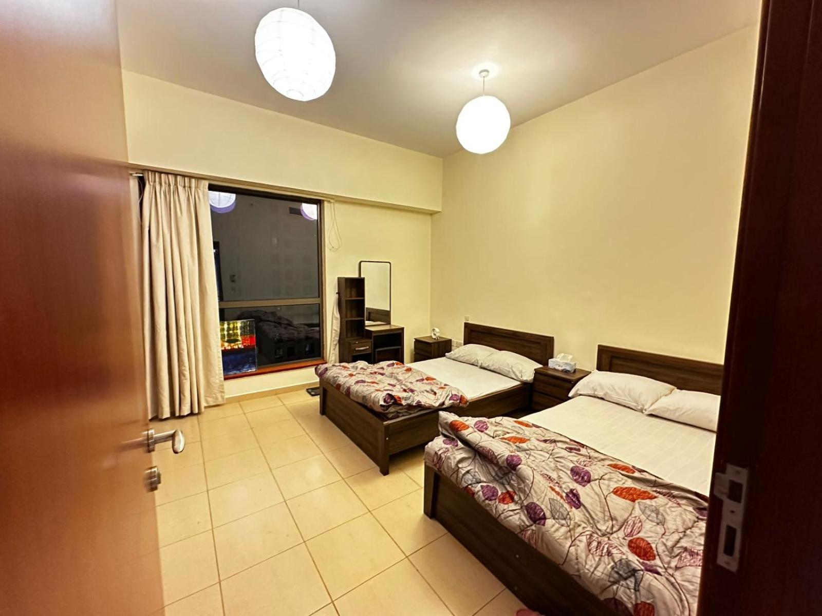 Spacious Bedroom Jbr Walk Near Tram & Gæstehus