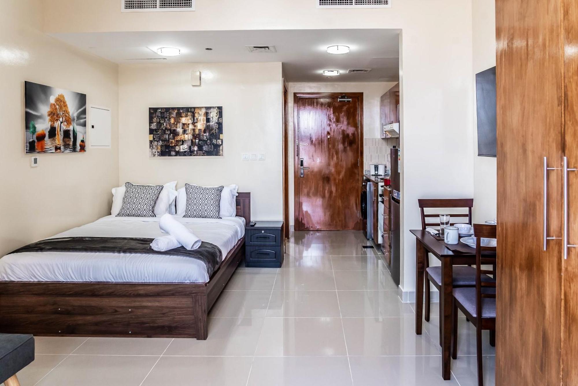 In Pool, Gym & Stunning Views Apartment *