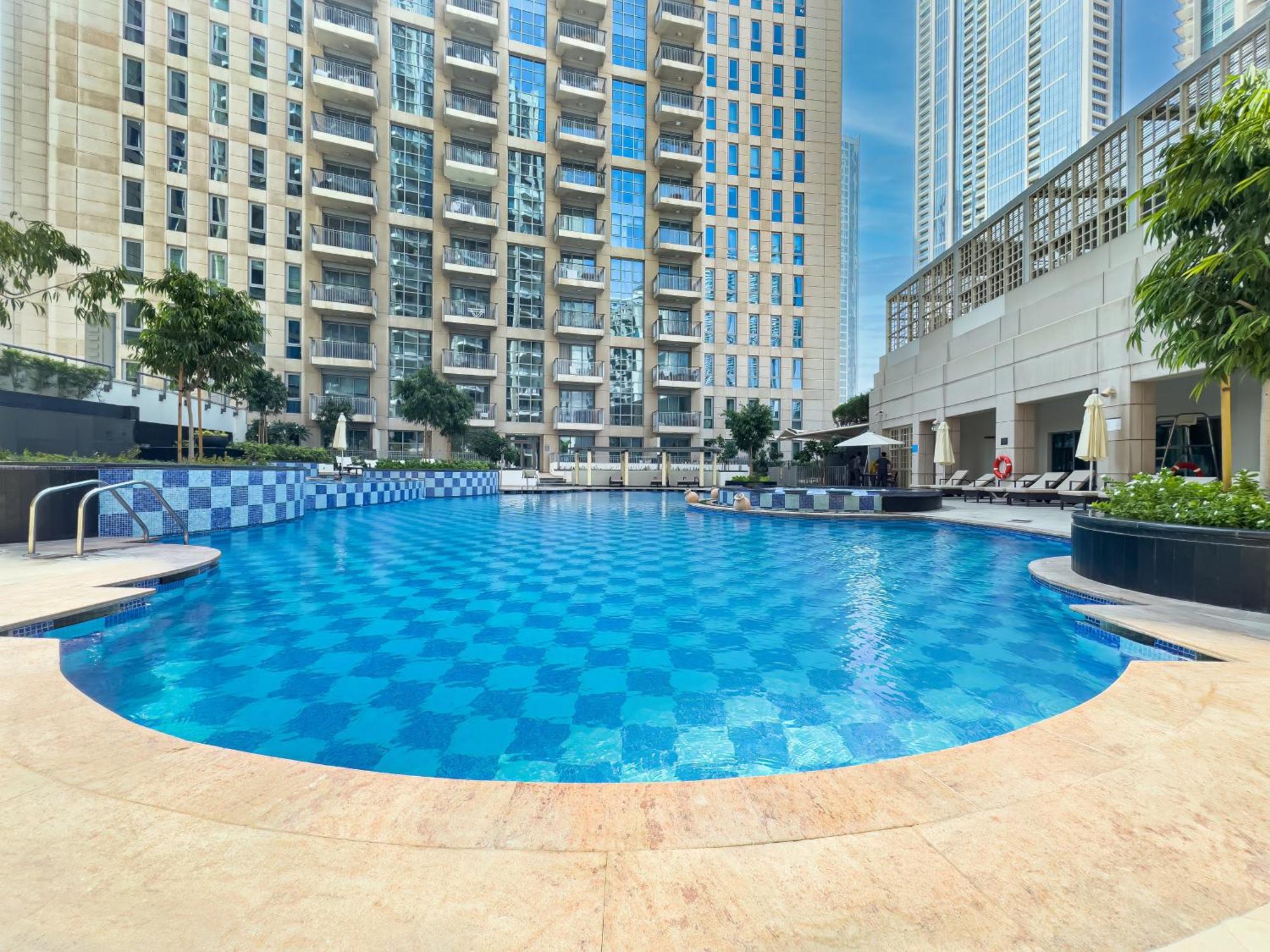 Chic 1br Fountain-view Flat Downtown Burj Khalifa Apartamento Dubái