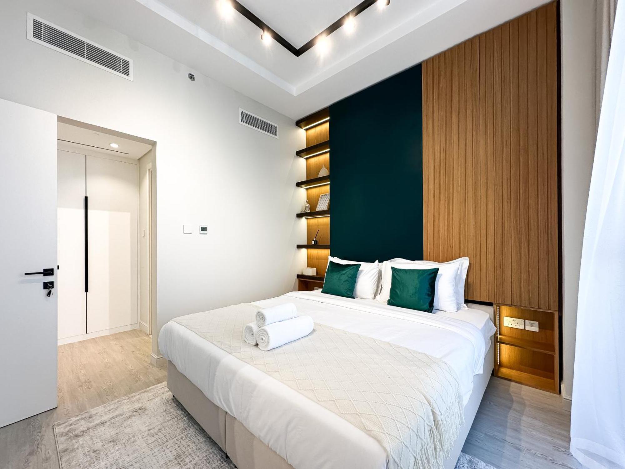 Trophy - Stylish Urban Retreat At Midtown Noor 1 Apartment *