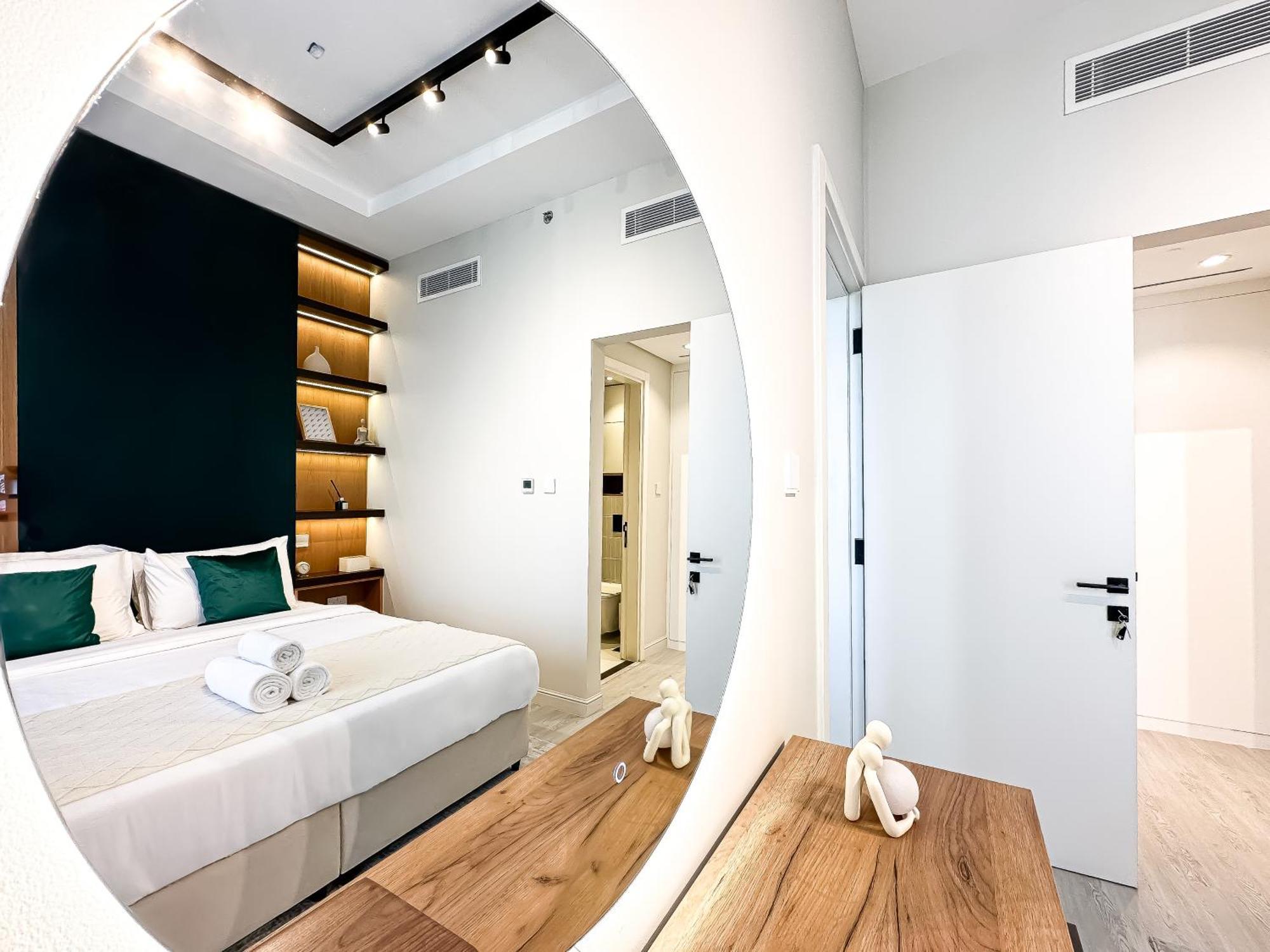 Apartment Trophy - Stylish Urban Retreat At Midtown Noor 1 Dubai