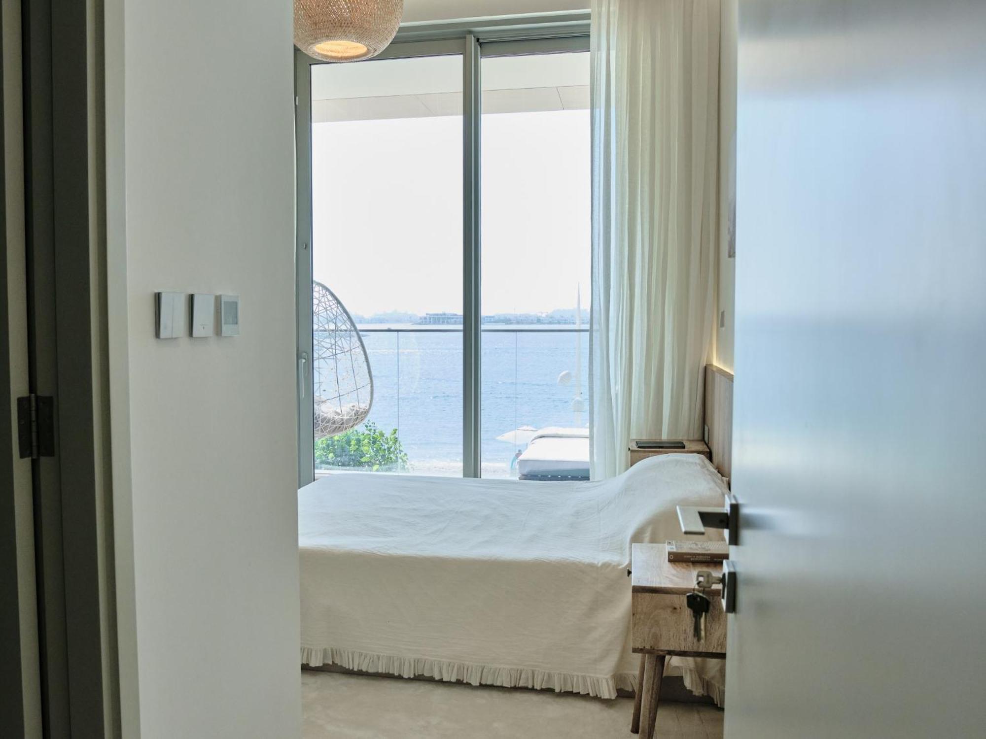 Beachfront Townhouse Sea Breeze Villa *