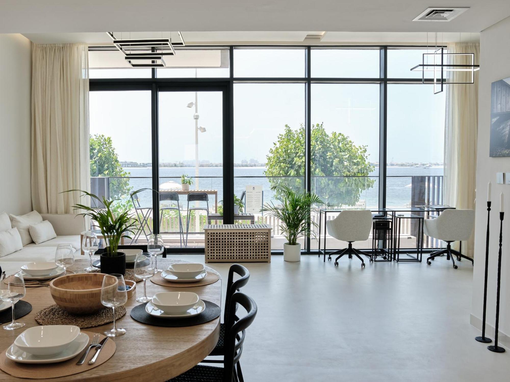 Beachfront Townhouse Sea Breeze Villa
