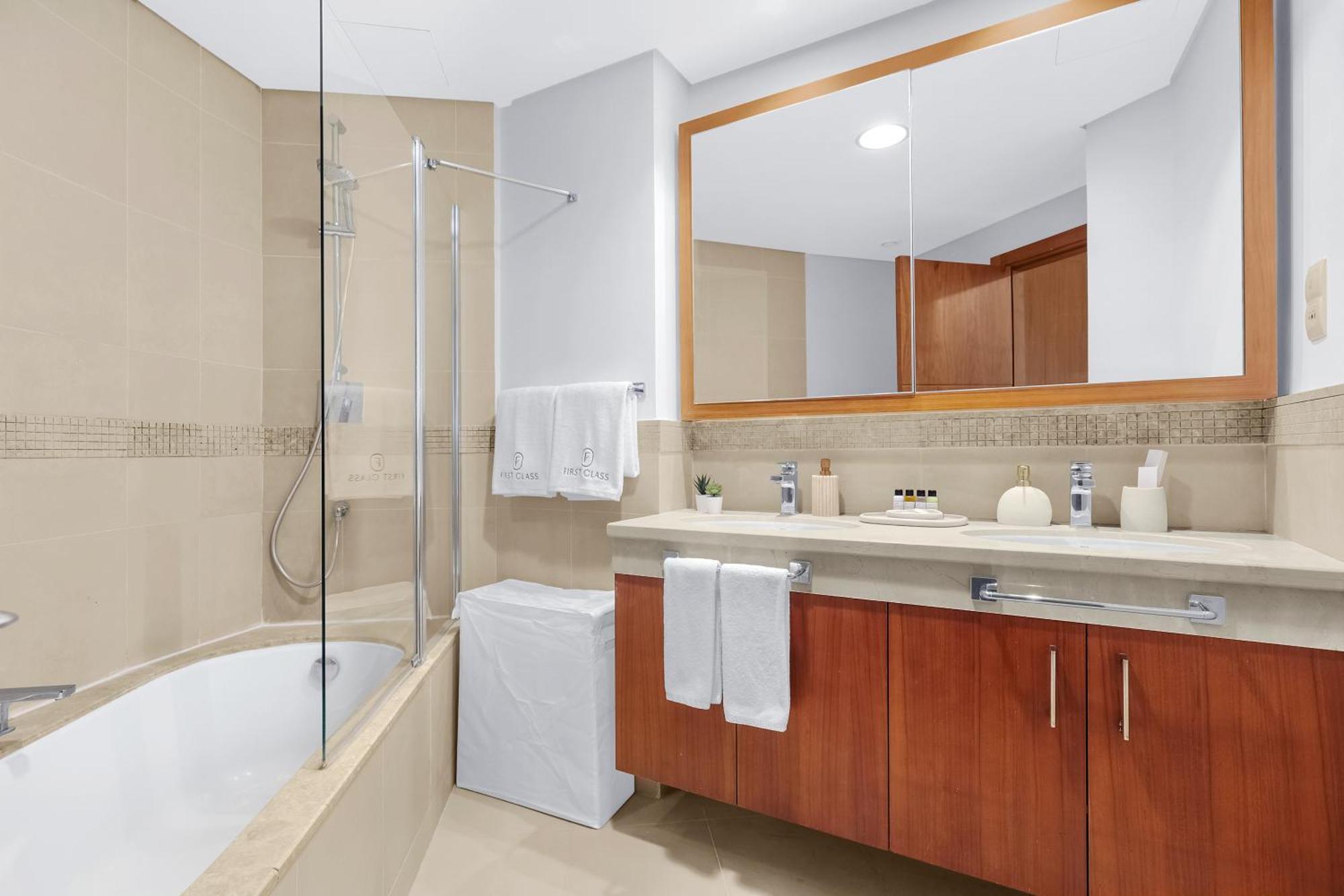 Apartment First Class 2br With Full Skyline & Sea View