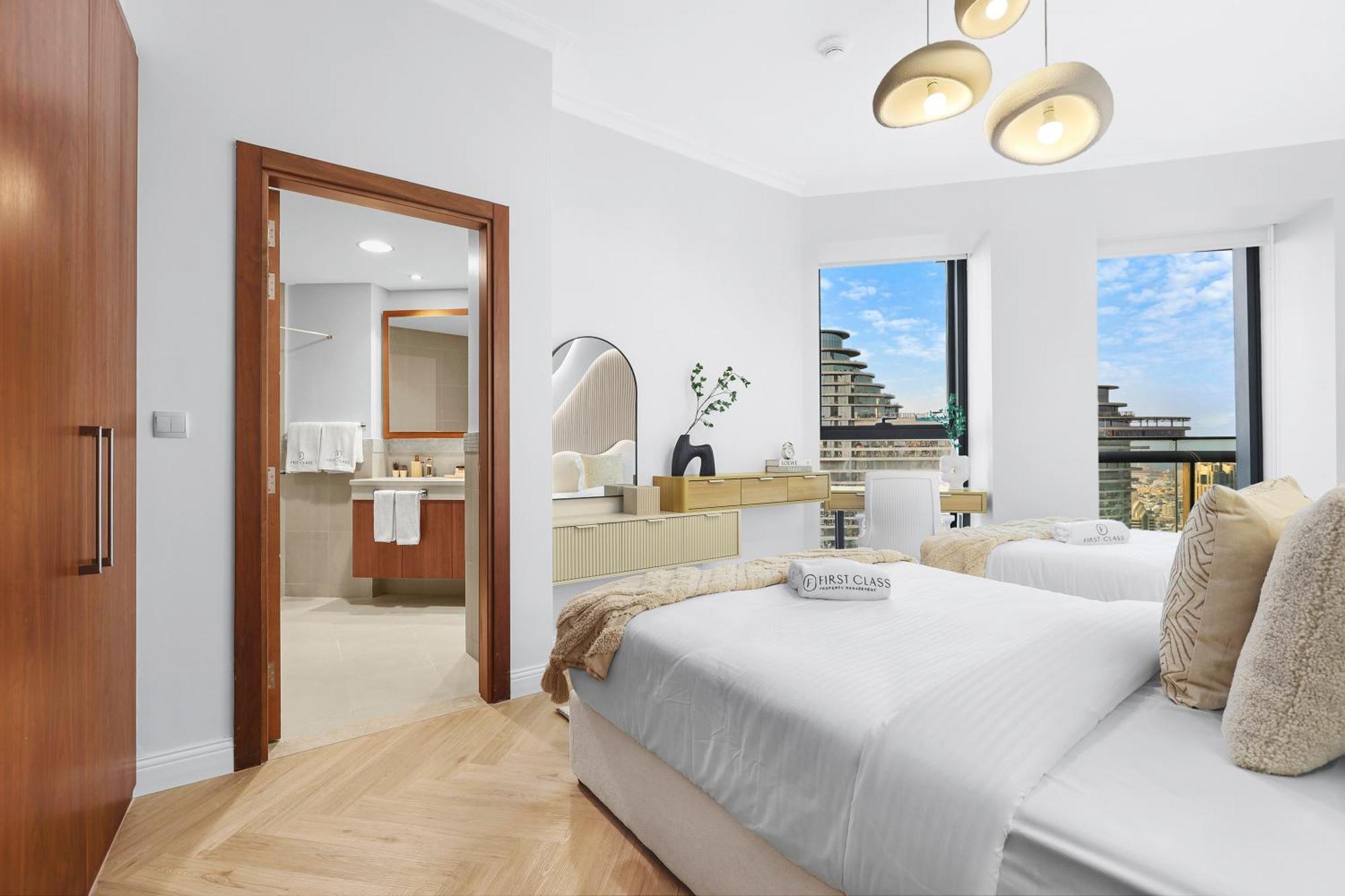 First Class 2br With Full Skyline & Sea View *