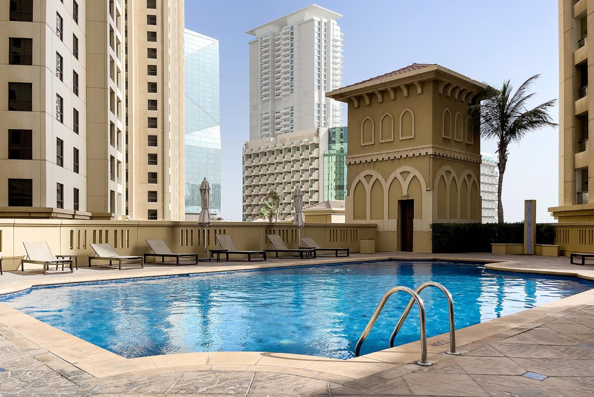 Berloga Capsules Jbr Hotel a capsule