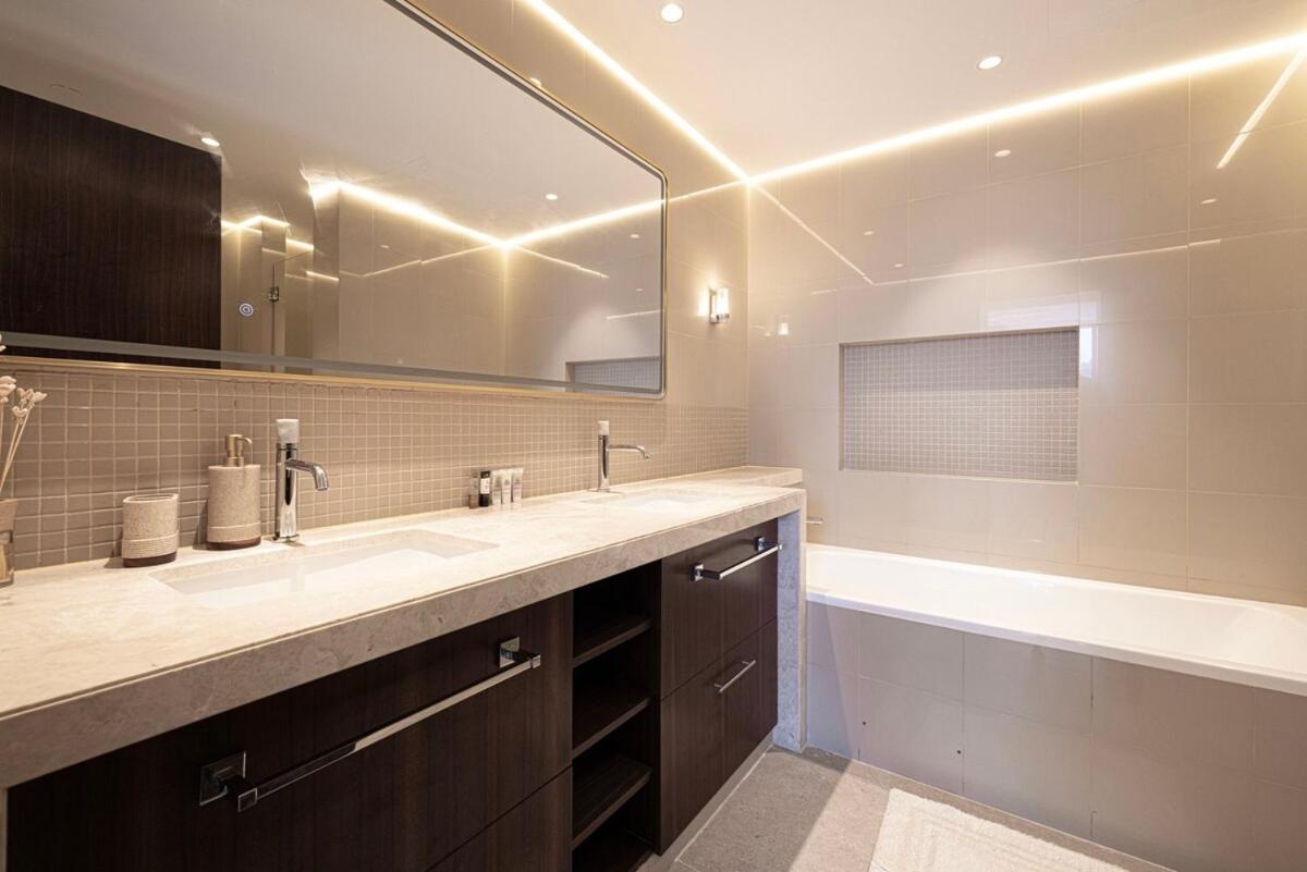 Modern Stylish 2 Bedroom With Burj Khalifa View Appartement Dubaï