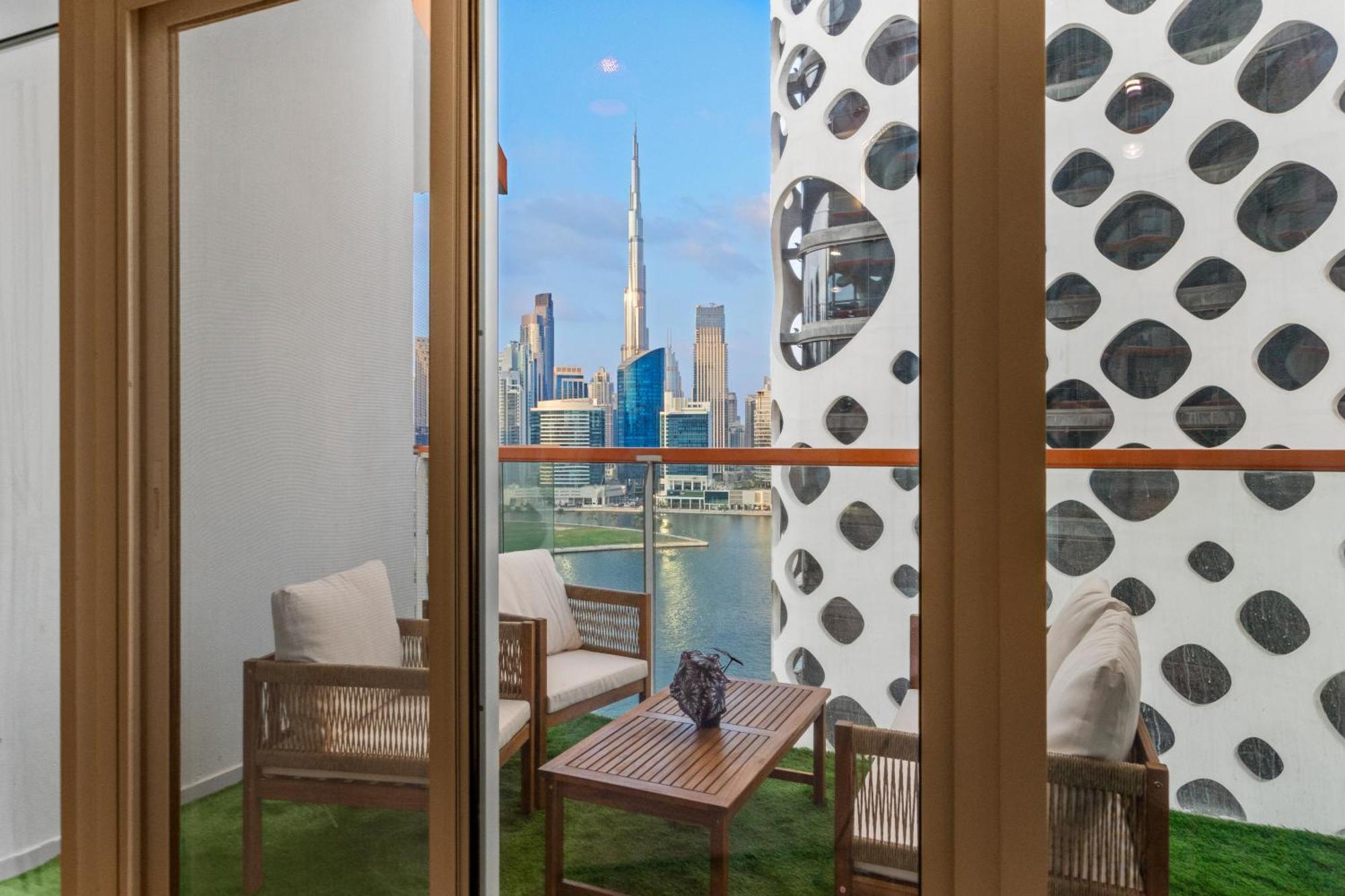 Luxurious 1br With Canal & Burj Khalifa View! Dubaï