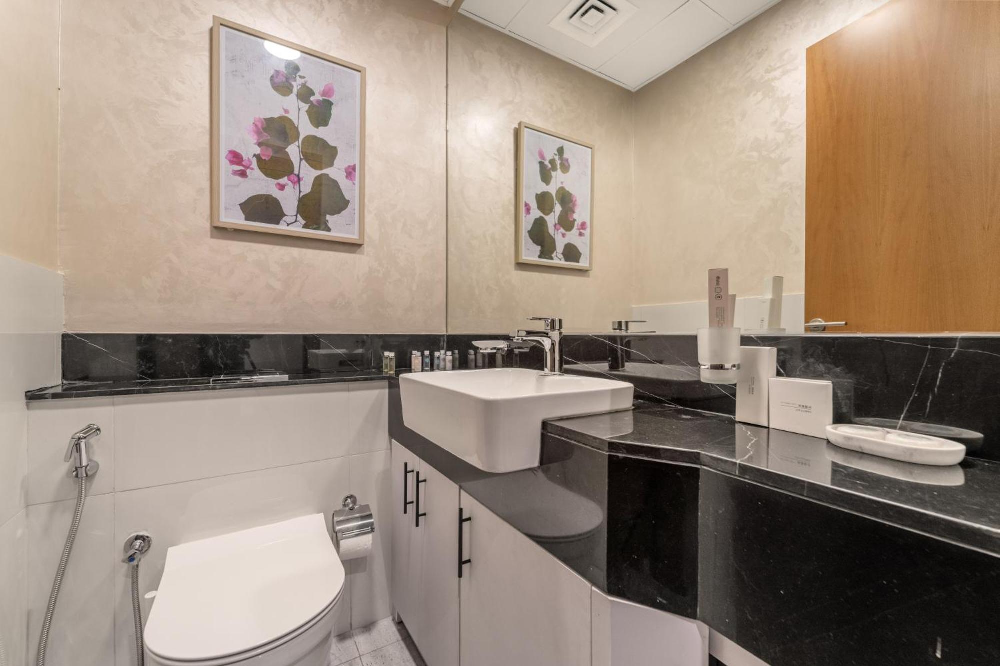 Luxurious 1br With Canal & Burj Khalifa View! Appartement Dubaï