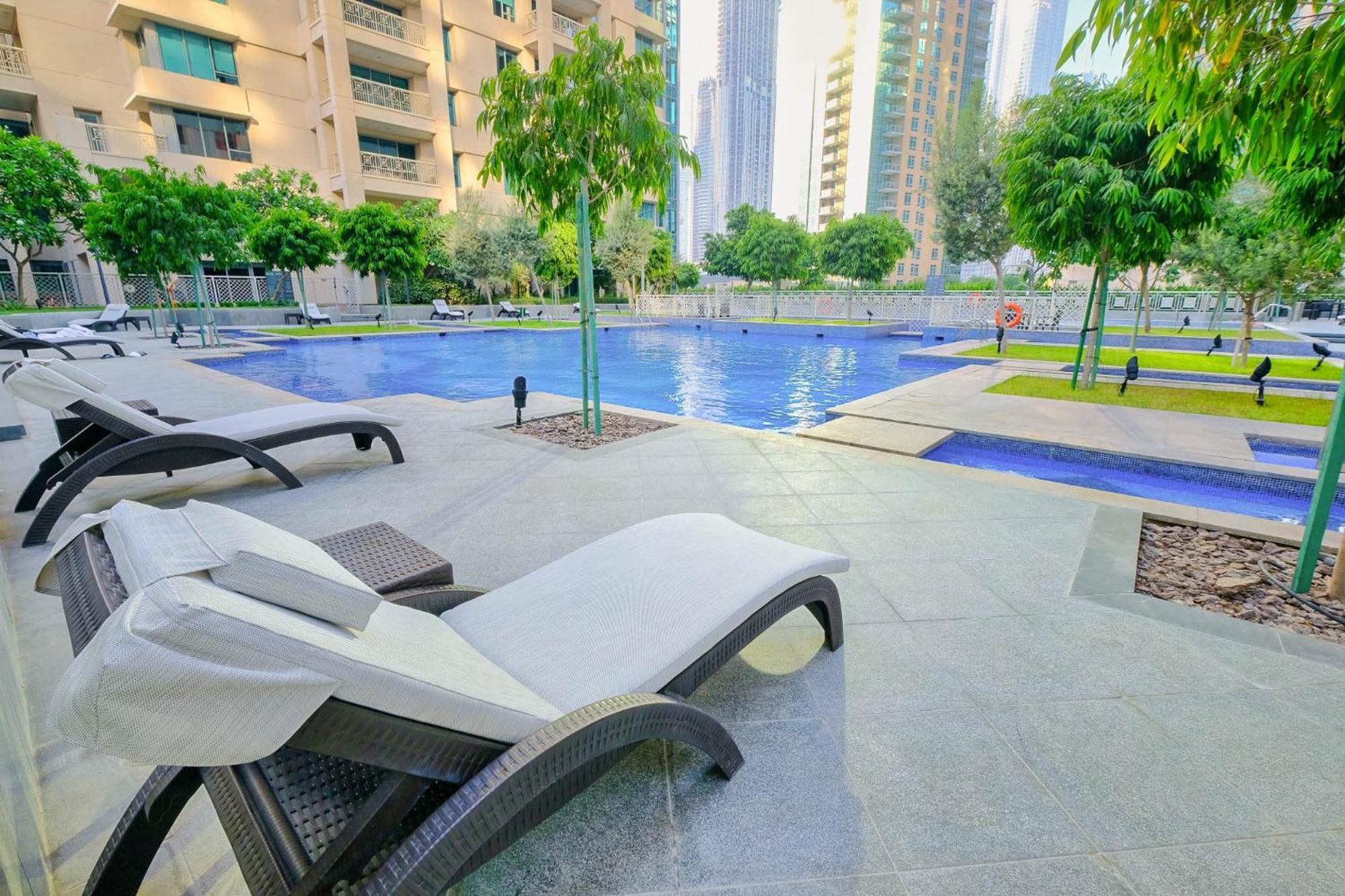 Modernized 2 Bedroom In Downtown And Sleeps 6 *
