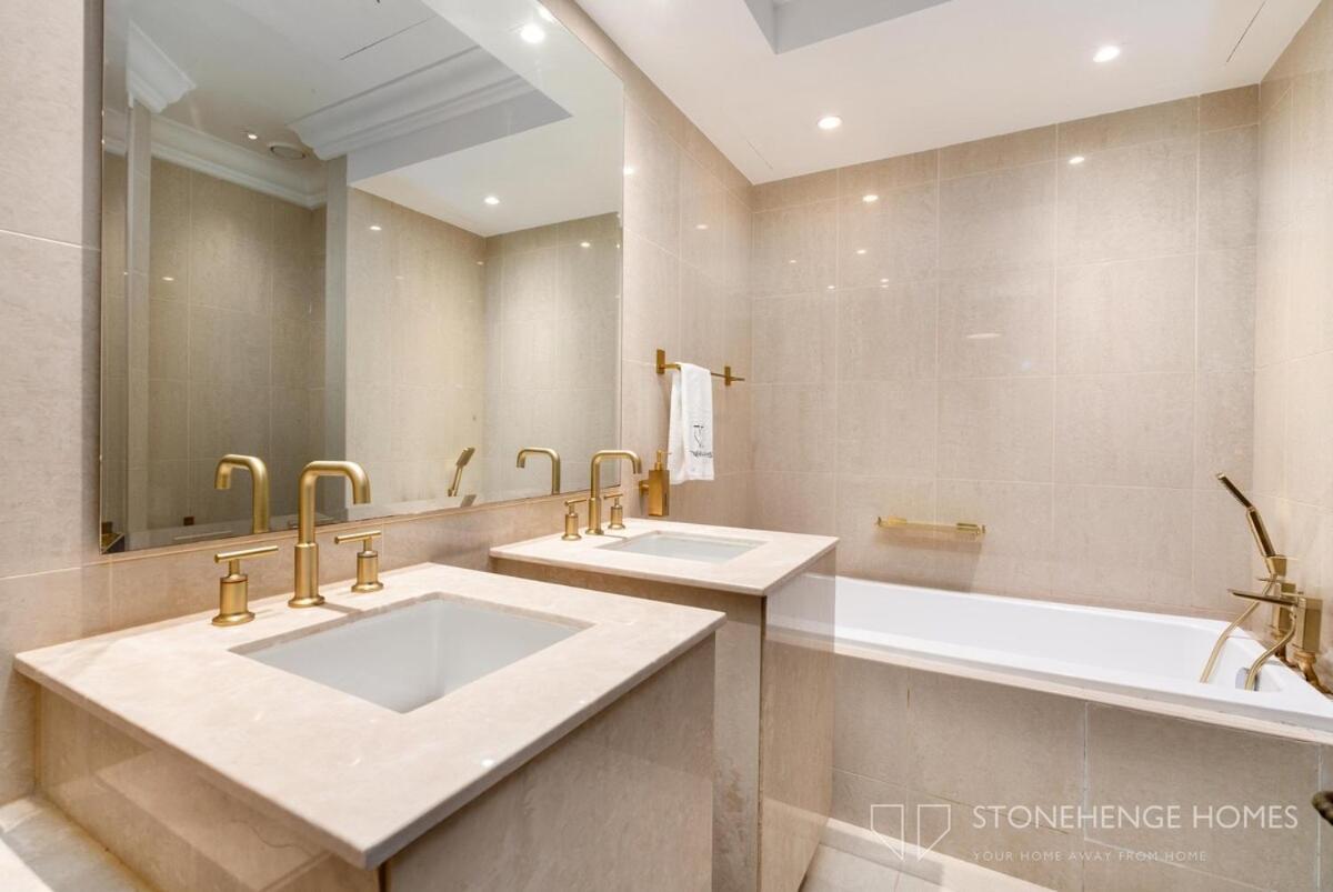 Lux 1 Bedroom Apartment Steps Away From Burj Khalifa & Dubai Mall * Dubai