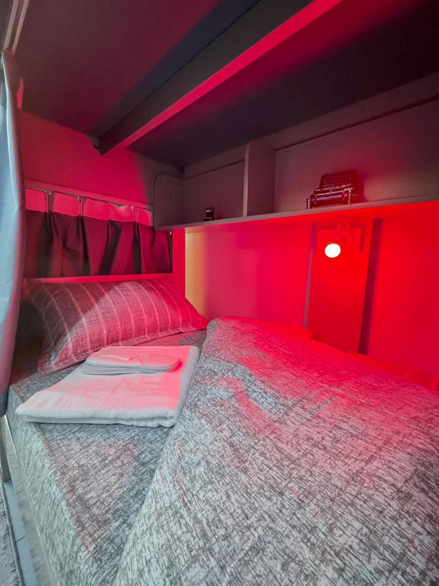 Capsule hotel Robin House Mix Jbr Dubai