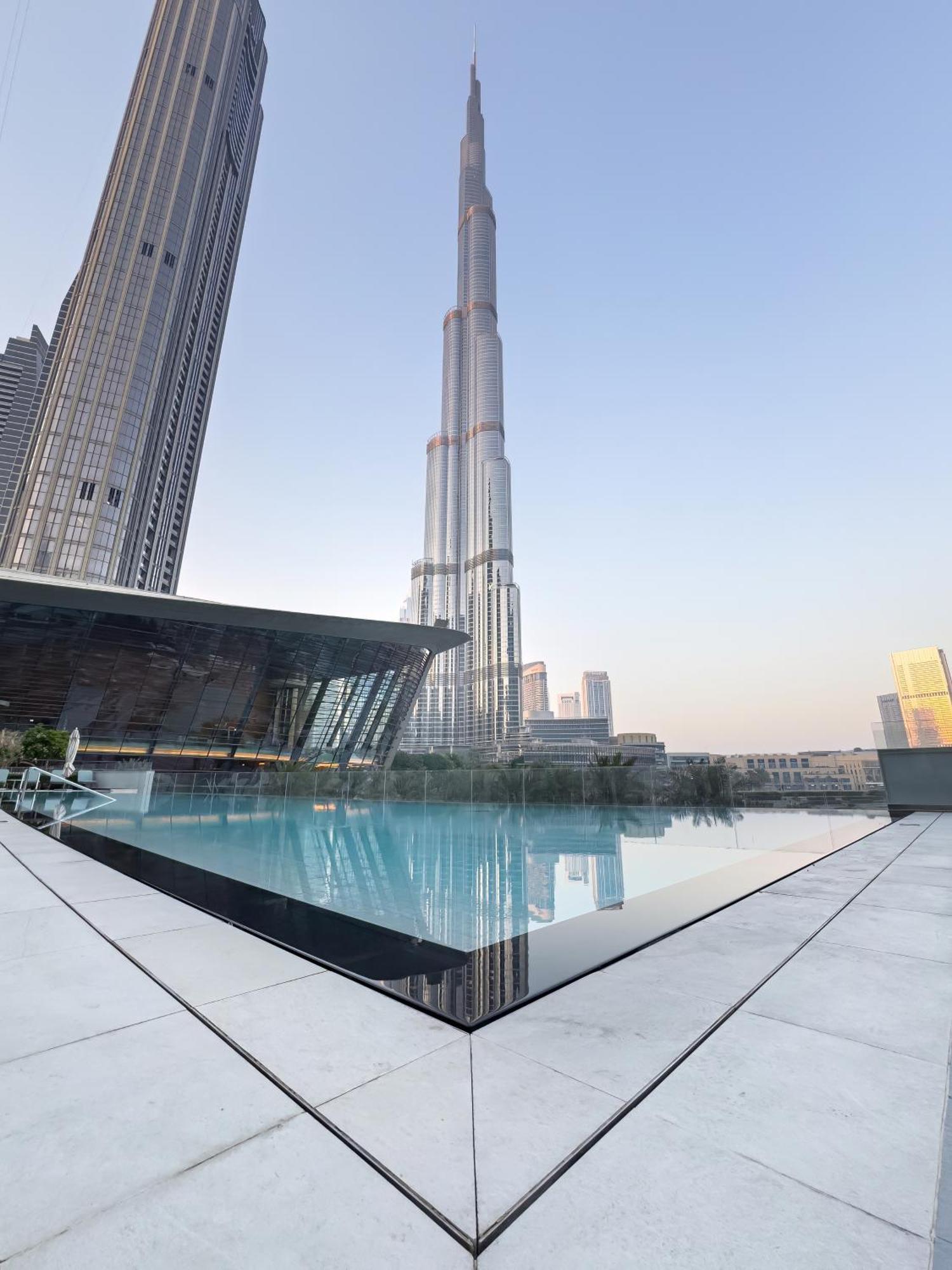 Signature Series 1 Bedroom I Free Parking, Gym, Pool I Playstation 5 I By Skyline Serenity