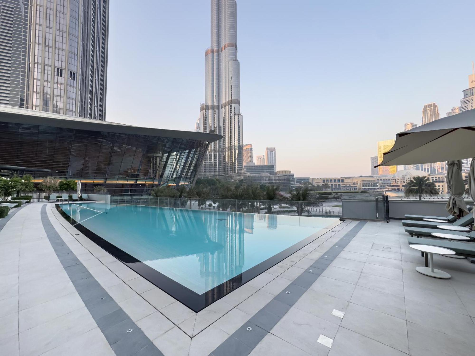 Signature Series 1 Bedroom I Free Parking, Gym, Pool I Playstation 5 I By Skyline Serenity